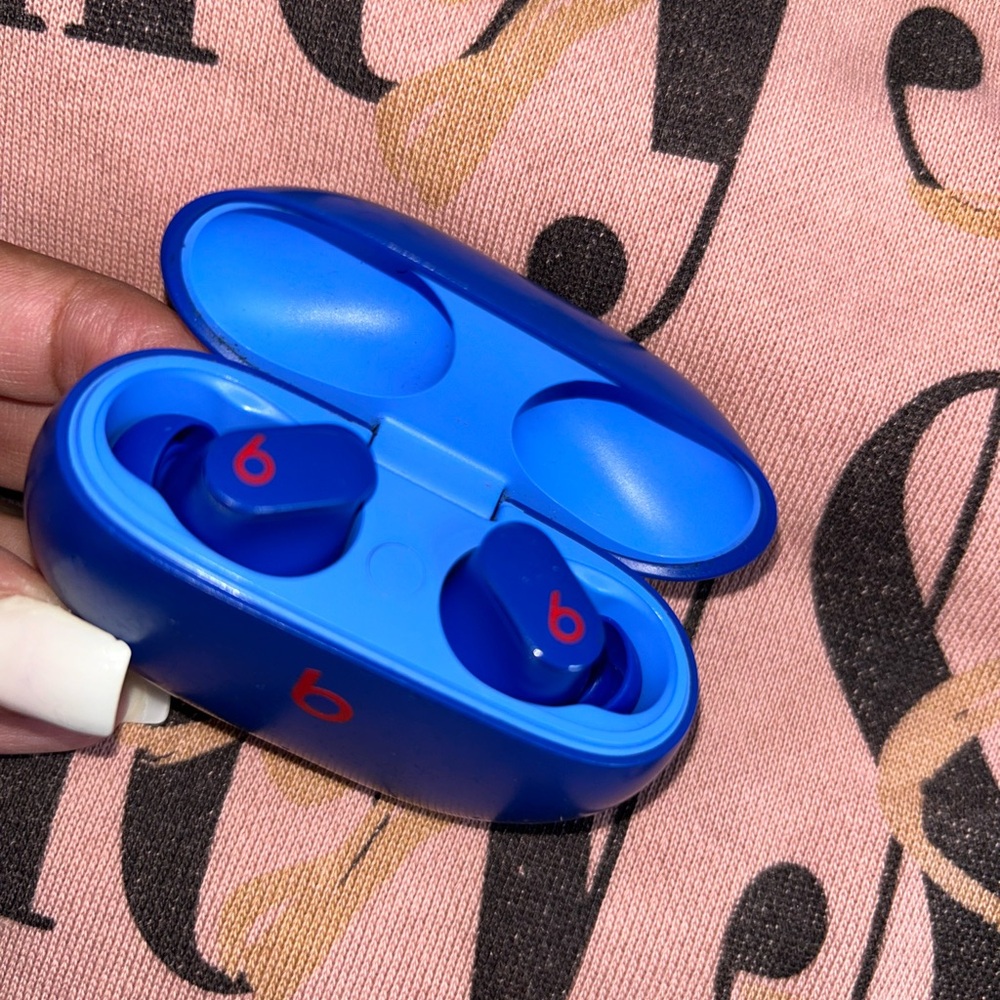 STUDIO BEATS AIRPODS